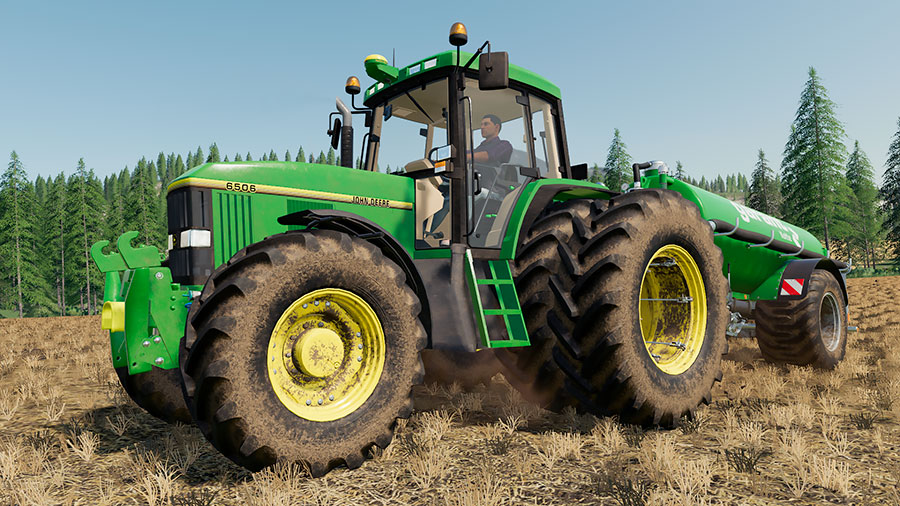 A John Deere 6000 Premium pulling a Kotte liquid manure tanker.