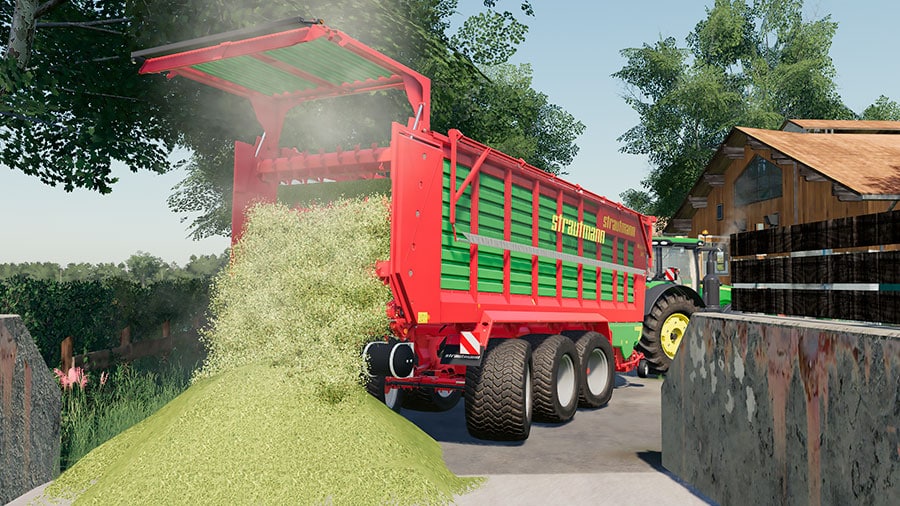 The Strautmann trailer unloading chaff into a silage bunker